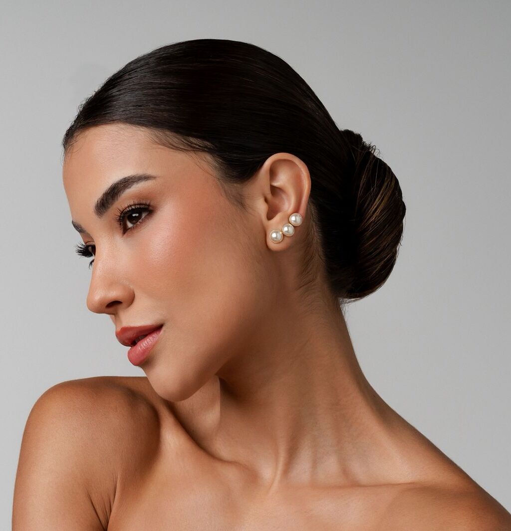 BRINCO PÉROLA COM BORDA DOURADA BANHADO A OURO 18K