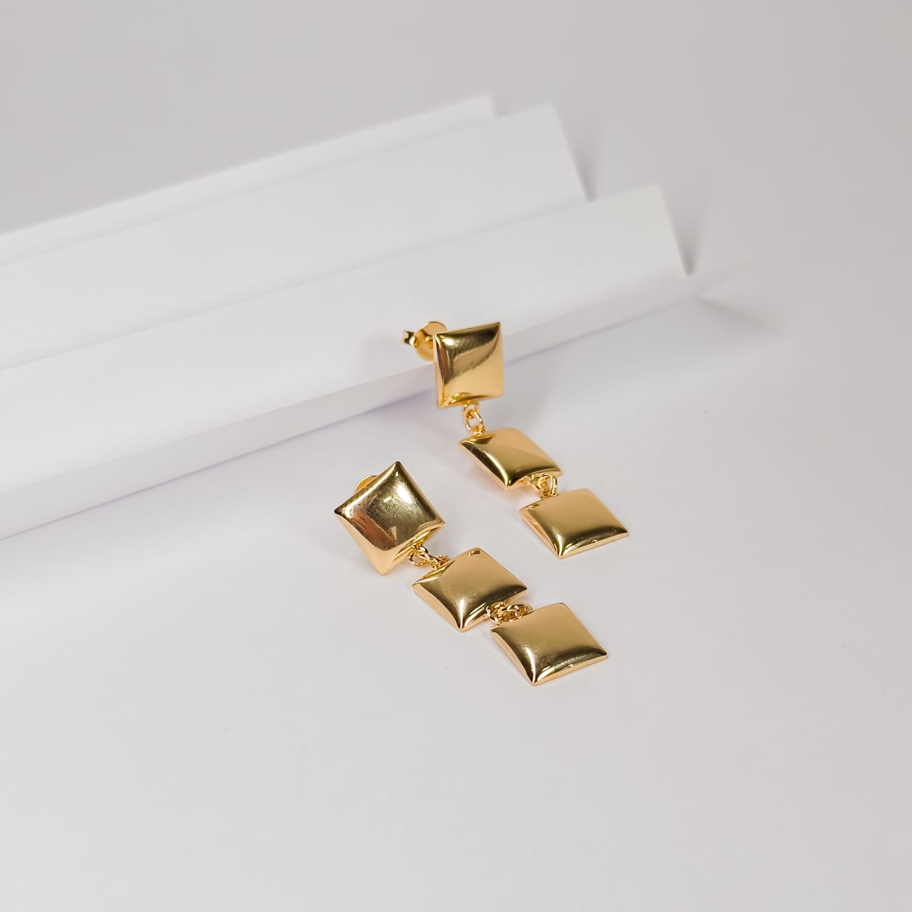 Brinco quadrado liso banhado a ouro 18k