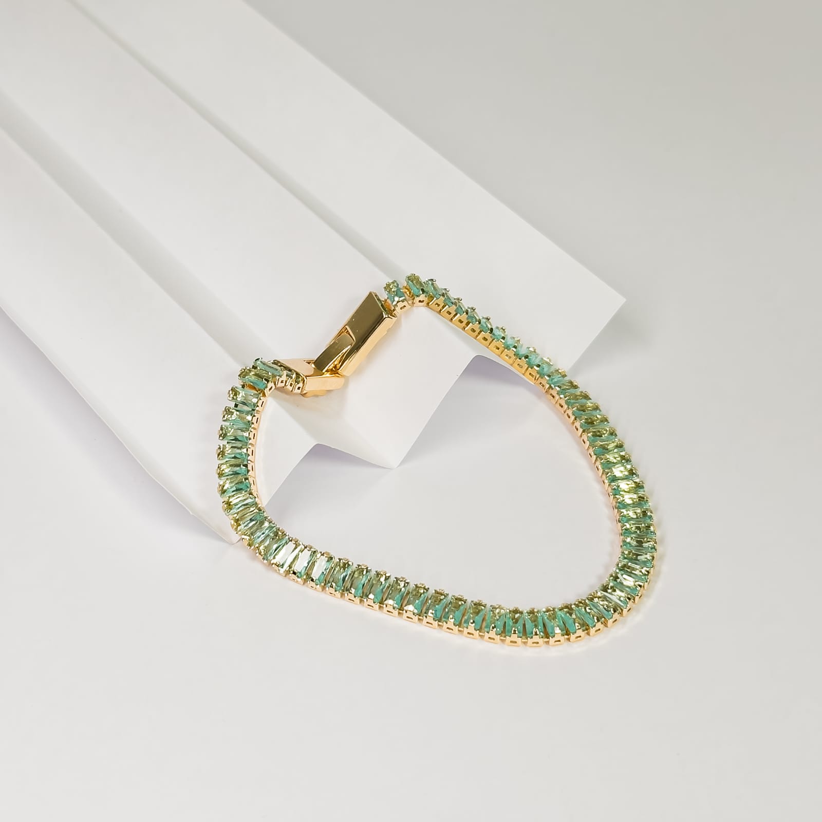 Pulseira Riviera baguete verde banhado a ouro 18k 18cm