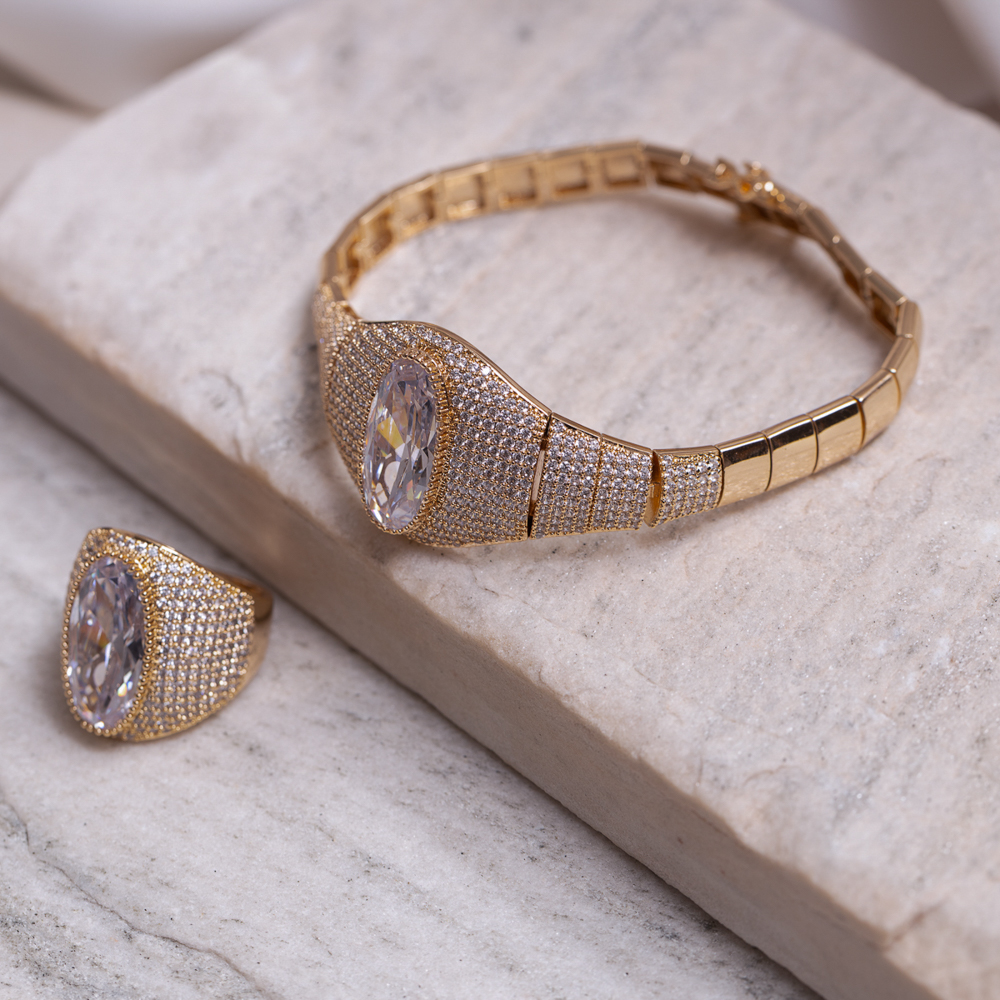 CONJUNTO PULSEIRA E ANEL CRAVEJADOS E COM PEDRA CRISTAL BANHO OURO 18K