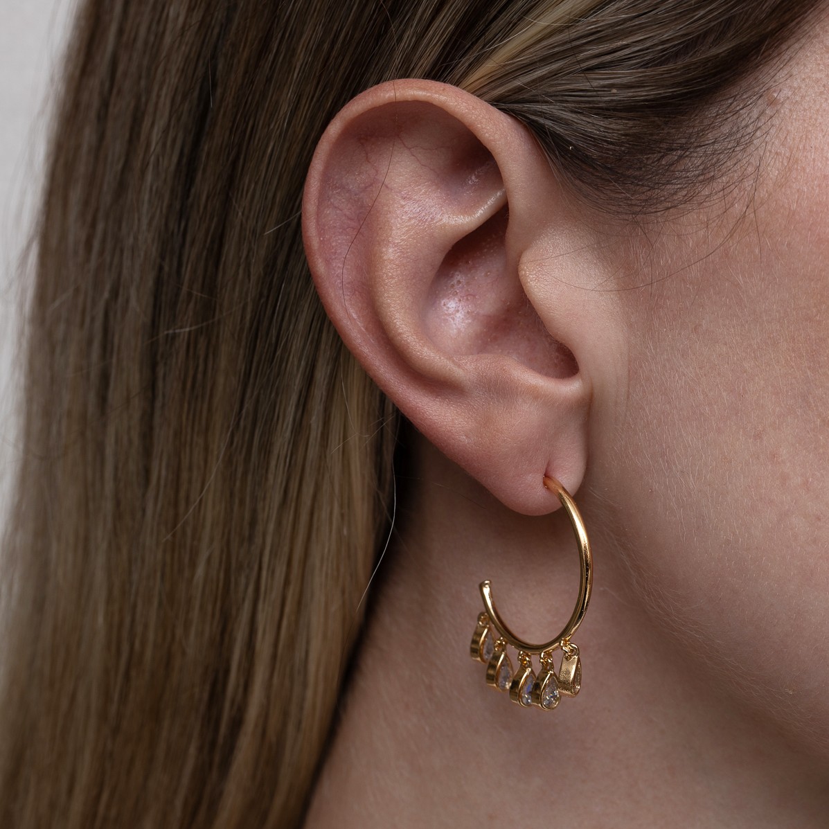 BRINCO ARGOLA PINGENTES GOTAS CRISTAIS BANHO OURO 18K BRINCO ARGOLA PINGENTES GOTAS CRISTAIS BANHO OURO 18K