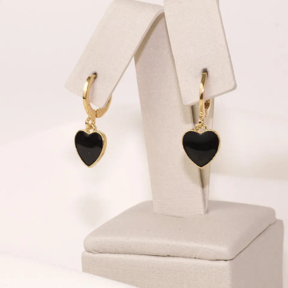 BRINCO ARGOLINHA RESINA CORAÇÃO PRETO BRINCO ARGOLINHA RESINA CORAÇÃO PRETO