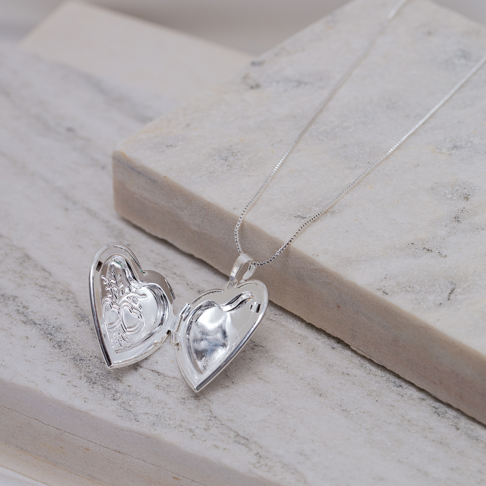 COLAR RELICÁRIO CORAÇÃO TRABALHADO BANHO PRATA COLAR RELICÁRIO CORAÇÃO TRABALHADO BANHO PRATA