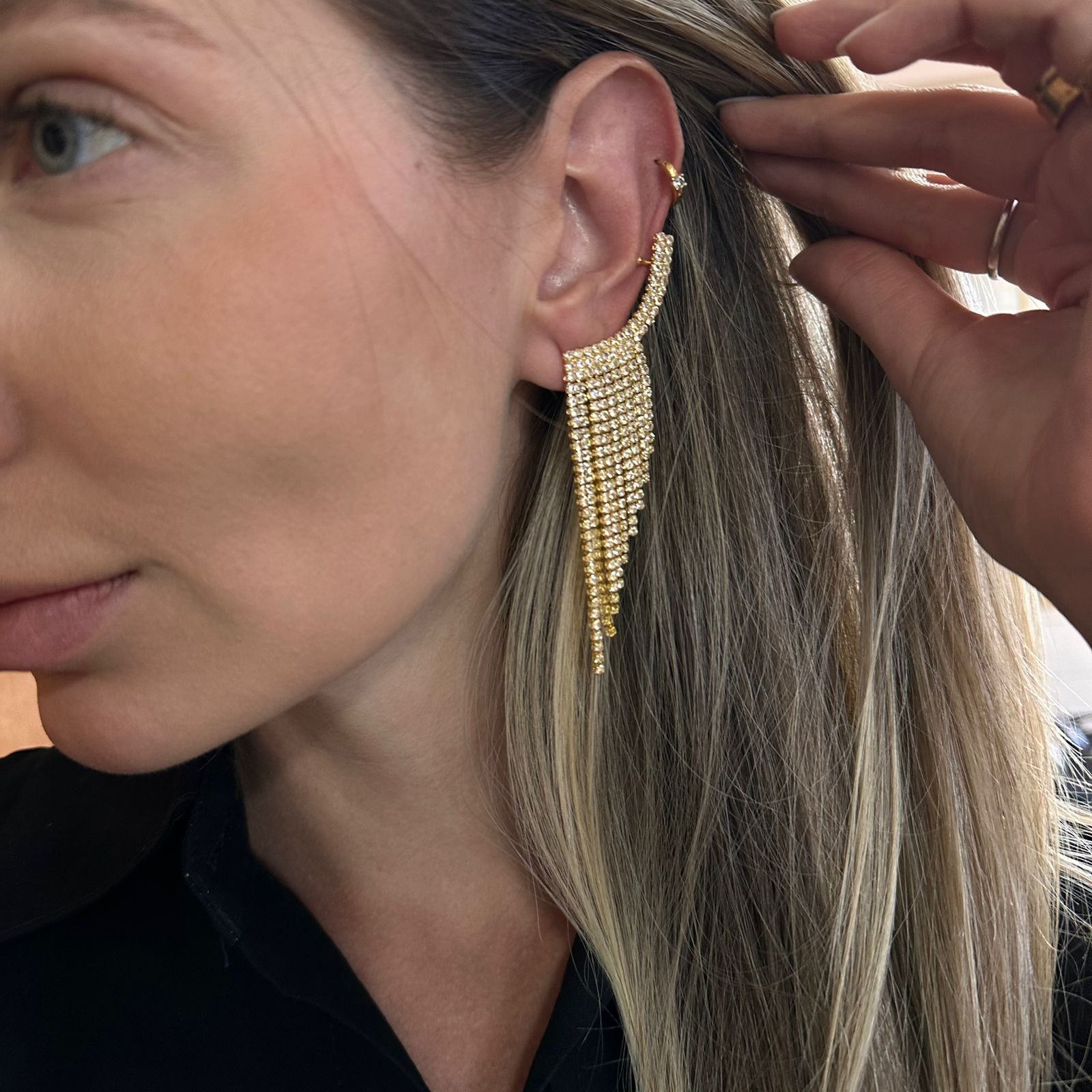 BRINCO EAR CUFF FESTA FRANJA COM ZIRCÔNIAS BANHO OURO 18K