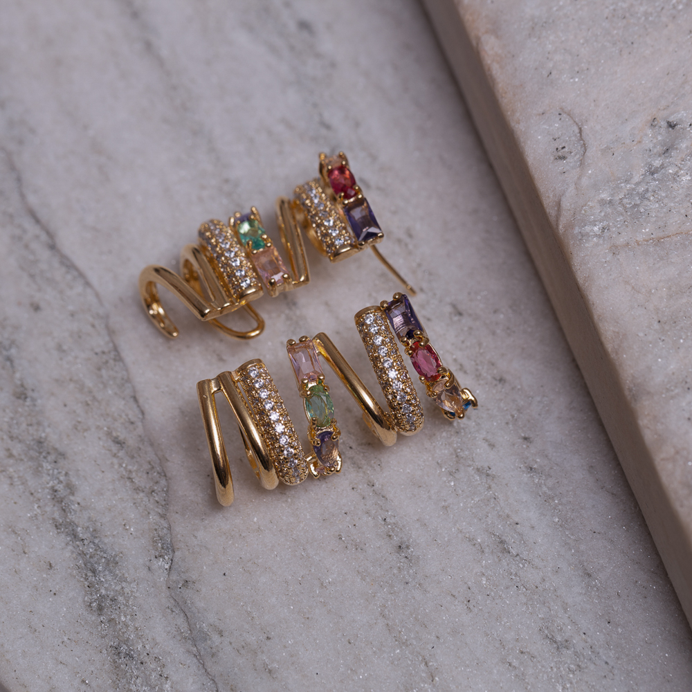 BRINCO EAR CUFF COM PEDRAS COLORIDAS BANHO OURO 18K
