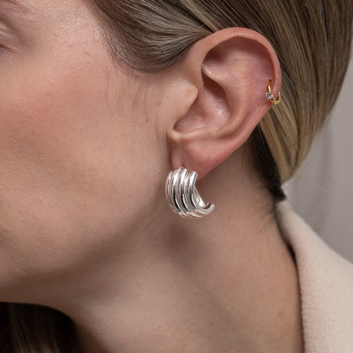 BRINCO TUBULAR LISO BANHO PRATA BRINCO TUBULAR LISO BANHO PRATA