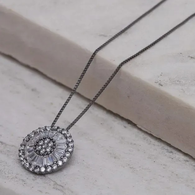 COLAR PIZZA CRAVEJADO COM ZIRCÔNIAS CRISTAIS BANHO RÓDIO NEGRO