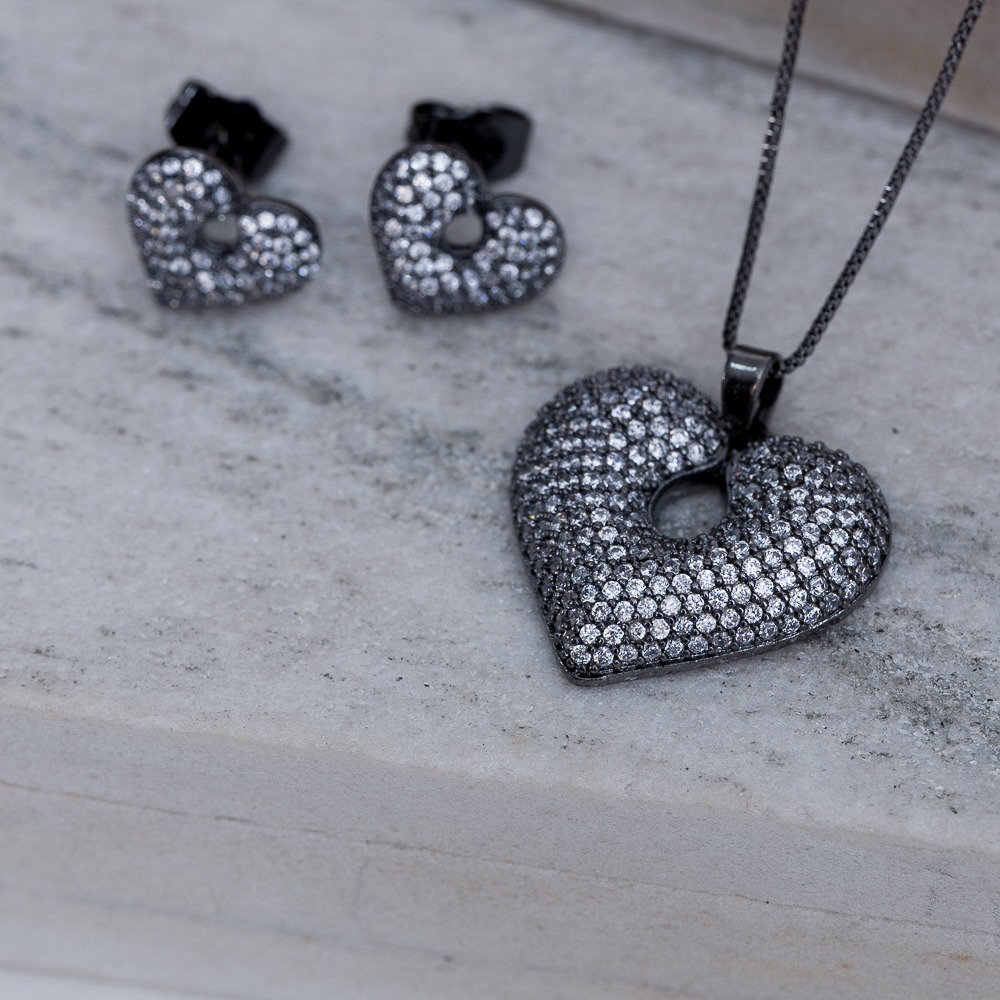 CONJUNTO CORAÇÃO CRAVEJADO COM ZIRCÔNIAS BANHO RÓDIO NEGRO