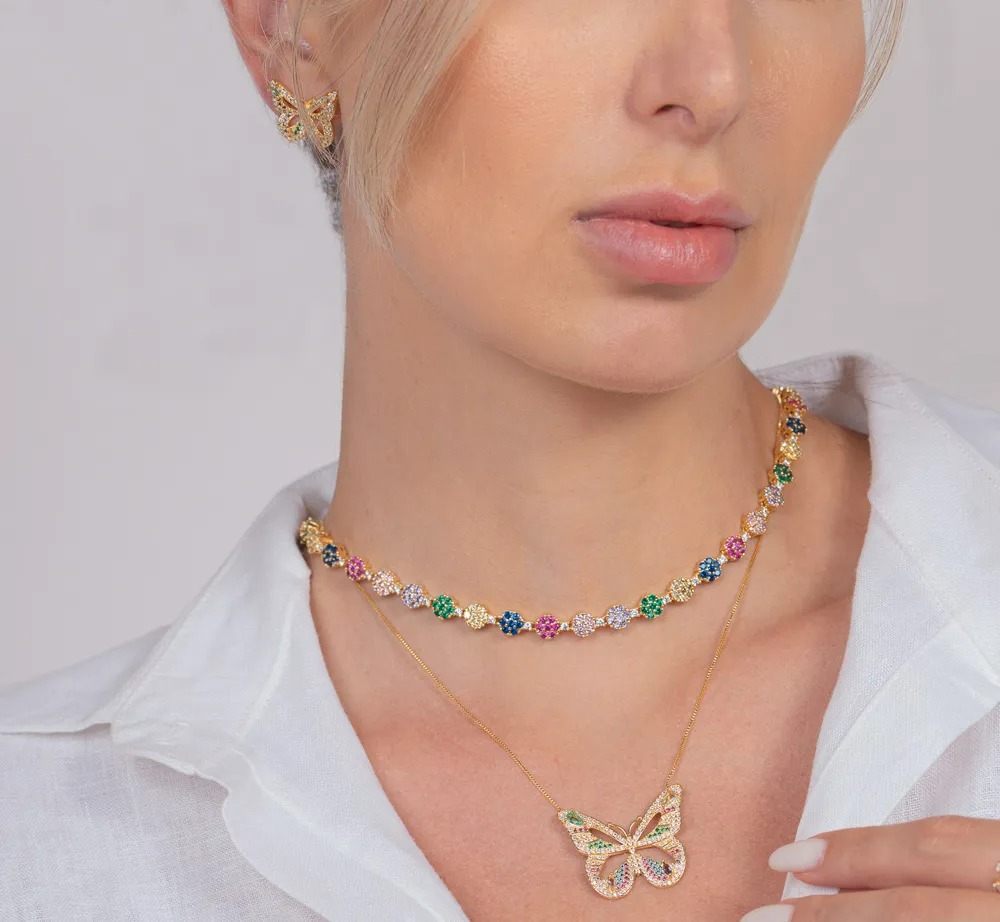 COLAR RIVIERA FLOR COM ZIRCÔNIAS COLORIDAS CLARAS BANHO OURO 18K