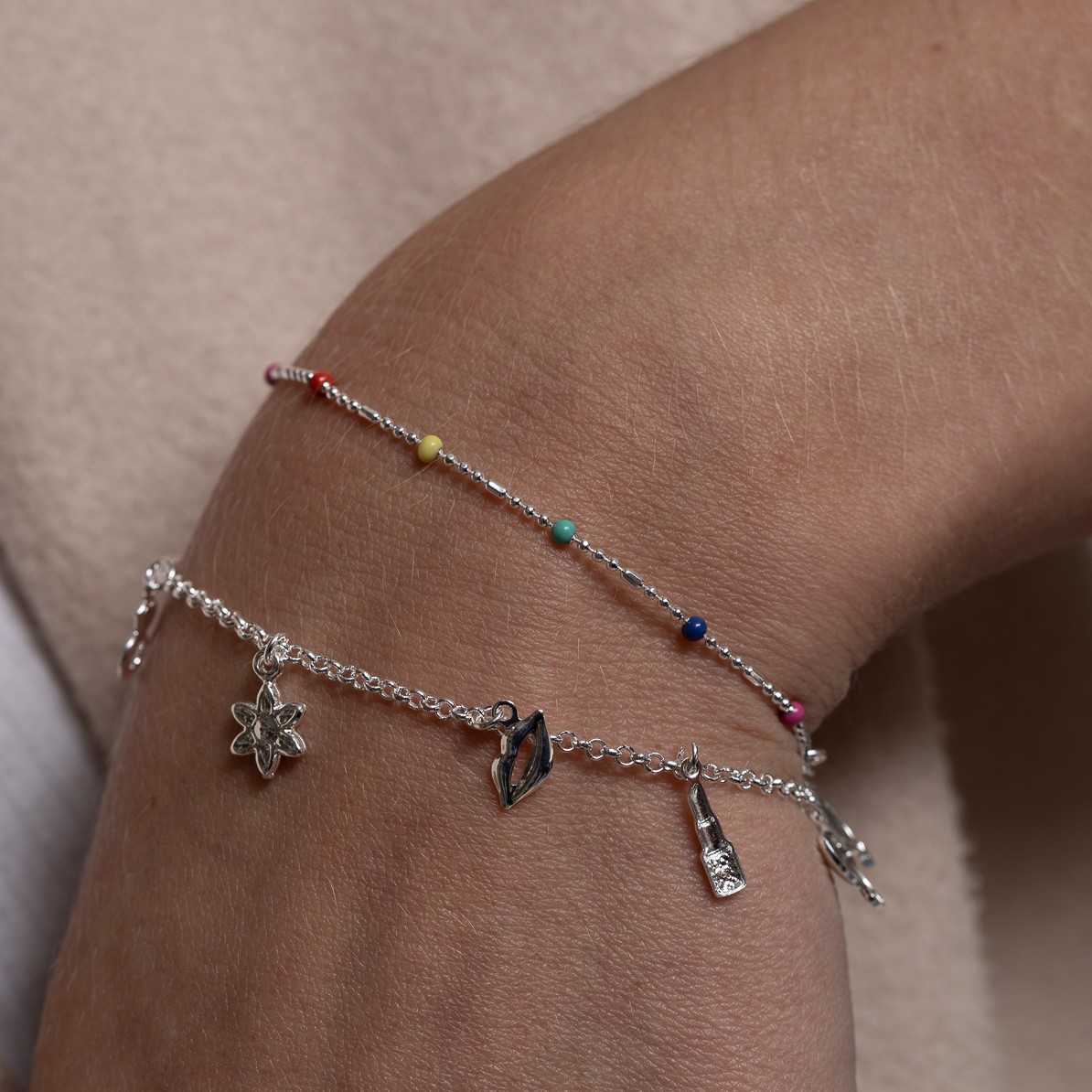 PULSEIRAS BÁSICA COM PINGENTES BANHO PRATA