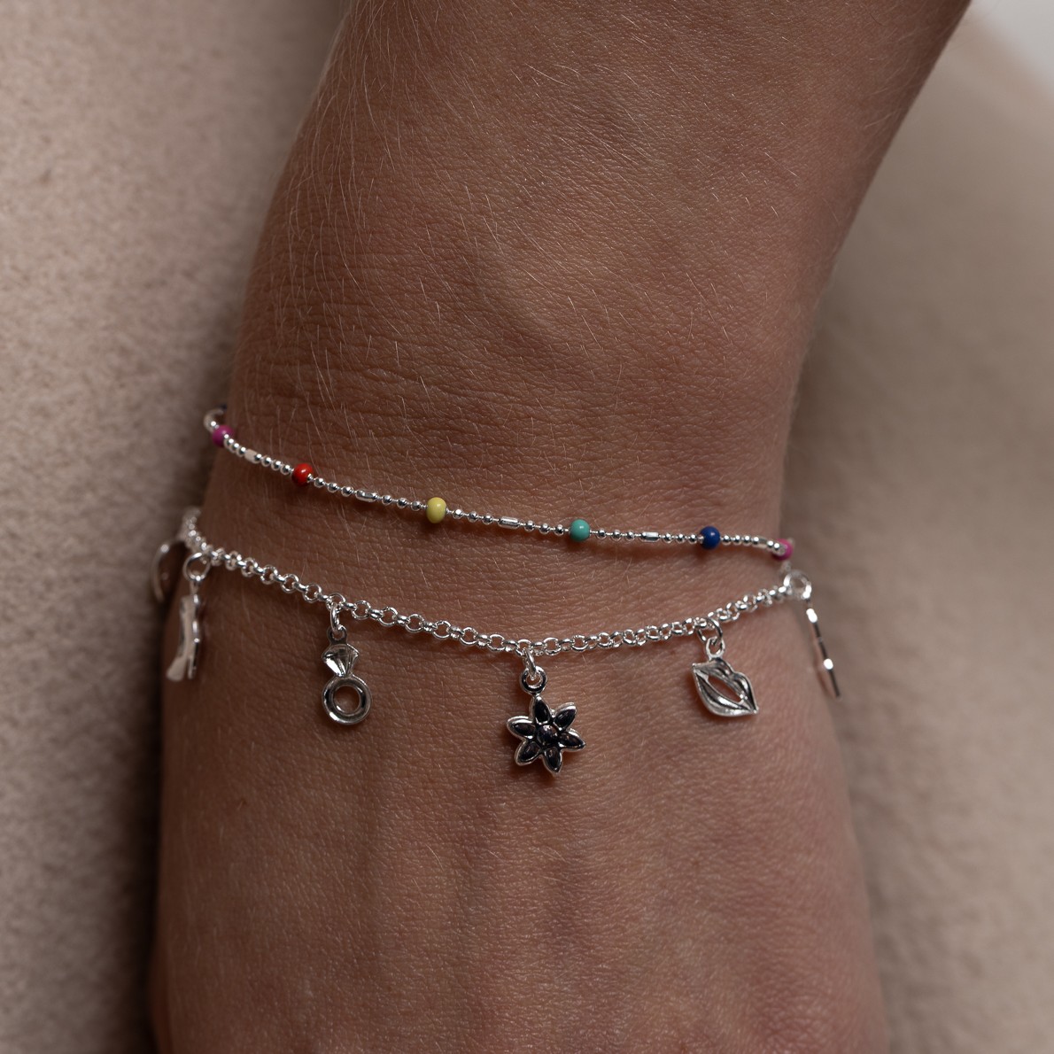 PULSEIRAS BÁSICA COM PINGENTES BANHO PRATA