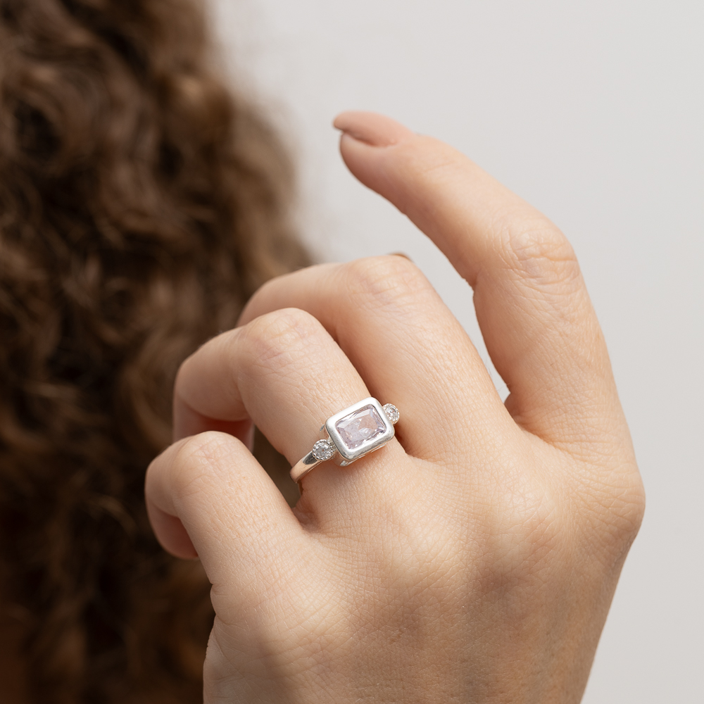 ANEL QUADRADO COM PEDRA CRISTAL BANHO PRATA ANEL QUADRADO COM PEDRA CRISTAL BANHO PRATA