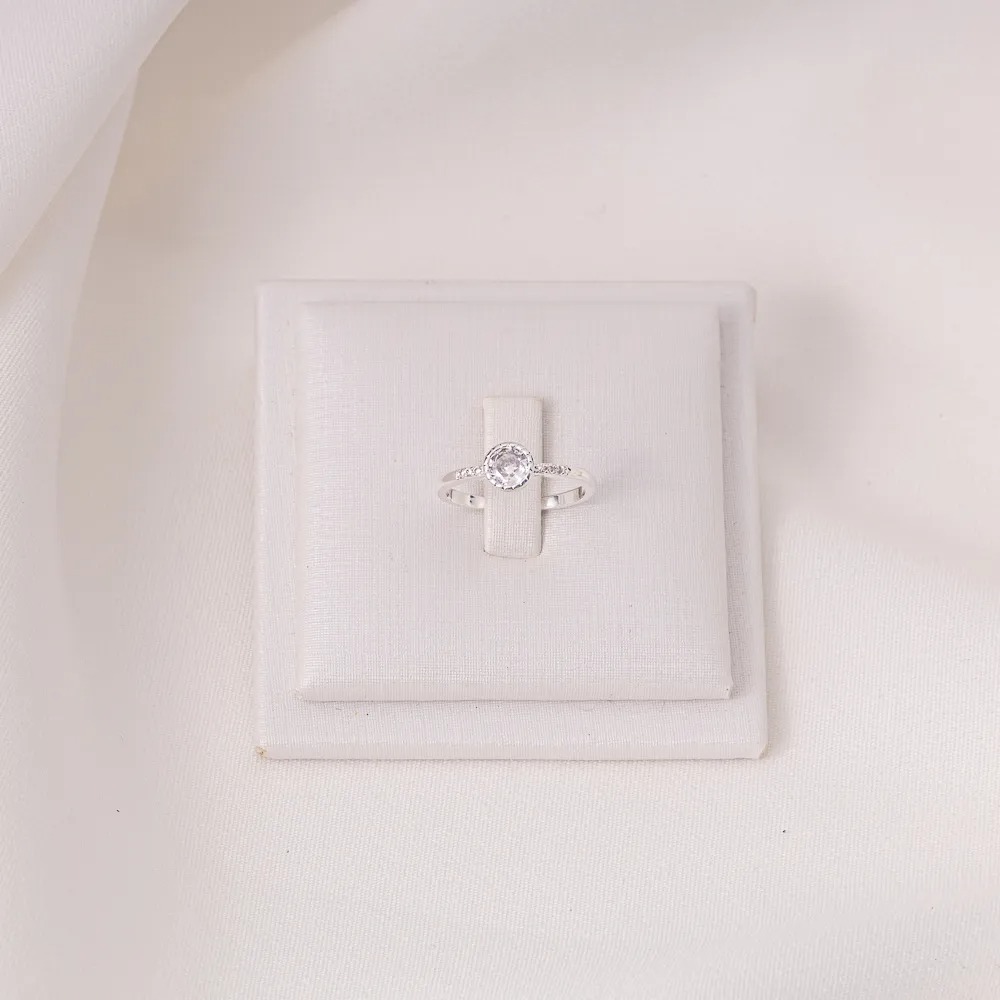 ANEL SOLITÁRO COM CRISTAL BANHO PRATA