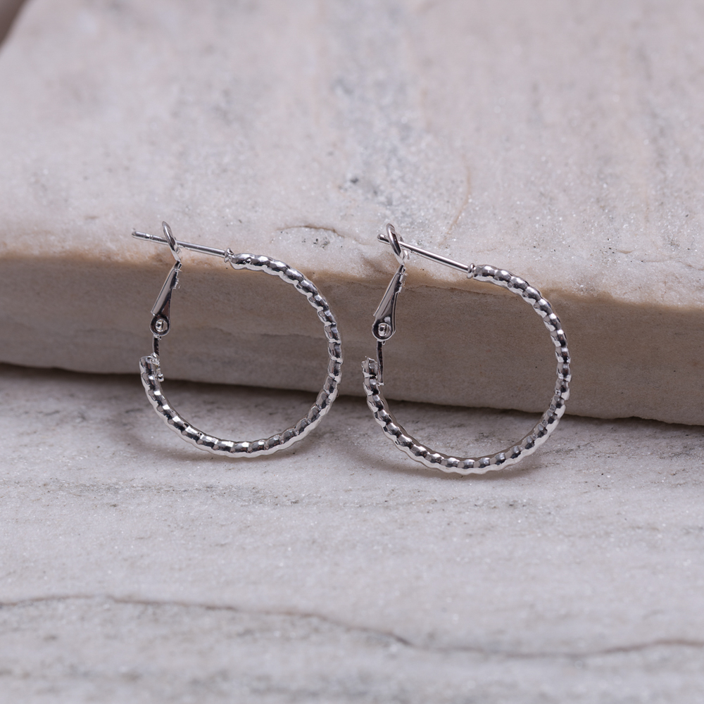 BRINCO ARGOLA ONDULADA MÉDIA BANHO PRATA BRINCO ARGOLA ONDULADA MÉDIA BANHO PRATA