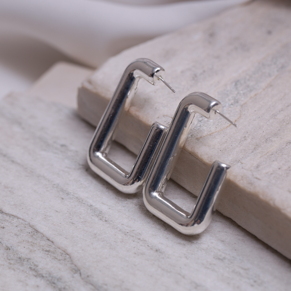 BRINCO ARGOLA RETÂNGULO ABAULADO BANHO PRATA BRINCO ARGOLA RETÂNGULO ABAULADO BANHO PRATA