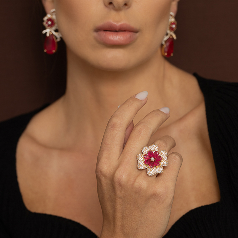 CONJUNTO FLOR COM ZIRCÔNIAS E PEDRA MARSALA BANHO OURO 18K