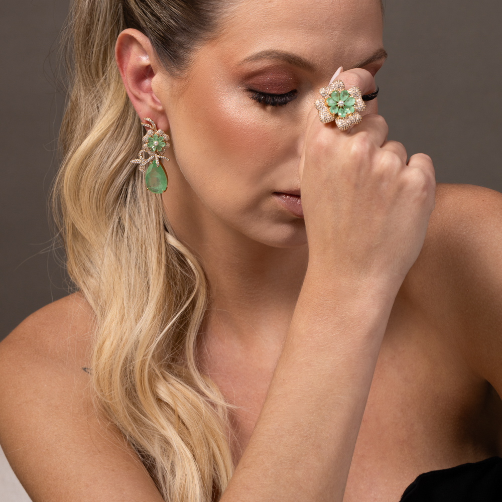 CONJUNTO FLOR COM ZIRCÔNIAS E PEDRA VERDE TIFFANY BANHO OURO 18K