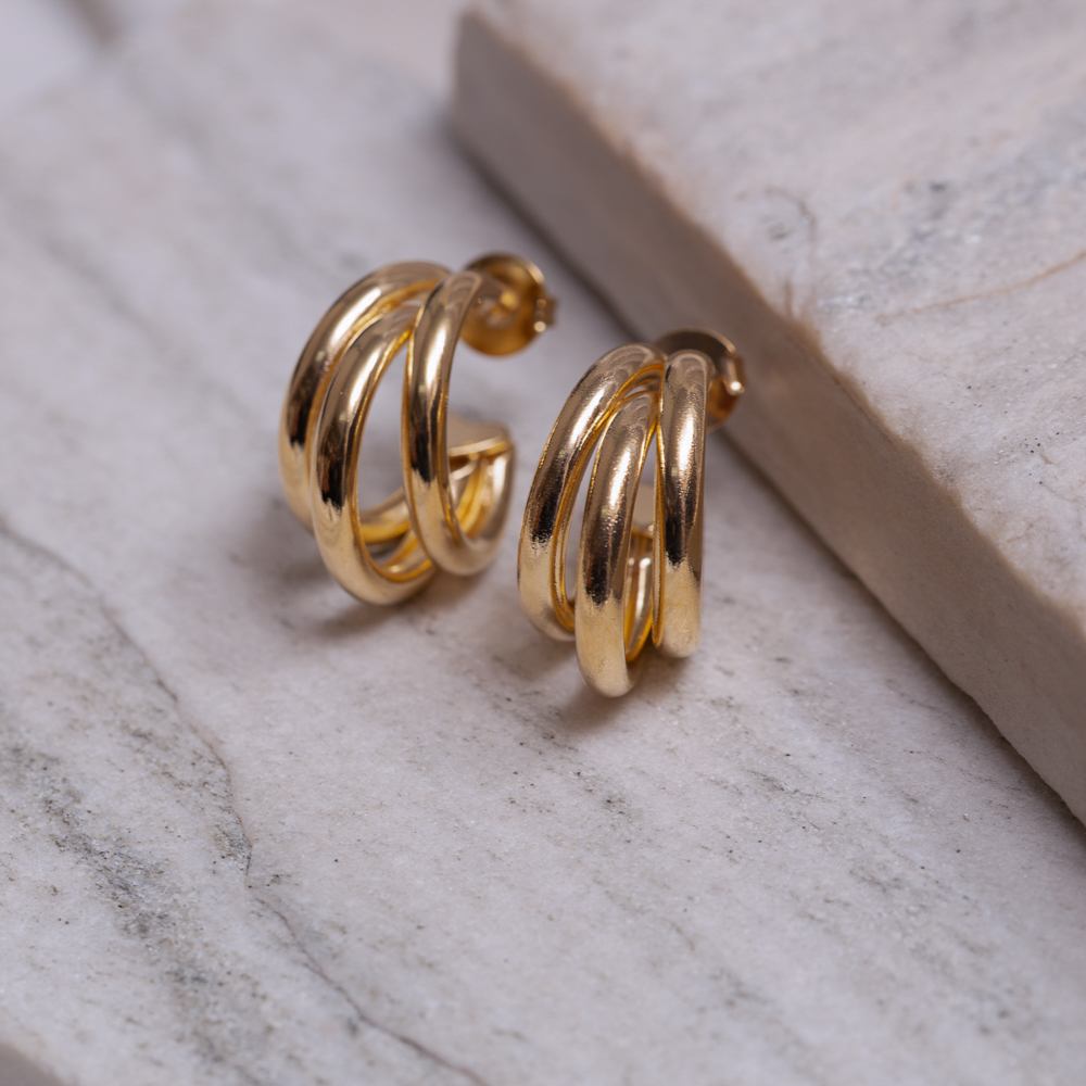 BRINCO ARGOLA TUBULAR TRIPLA P BANHO OURO 18K BRINCO ARGOLA TUBULAR TRIPLA P BANHO OURO 18K