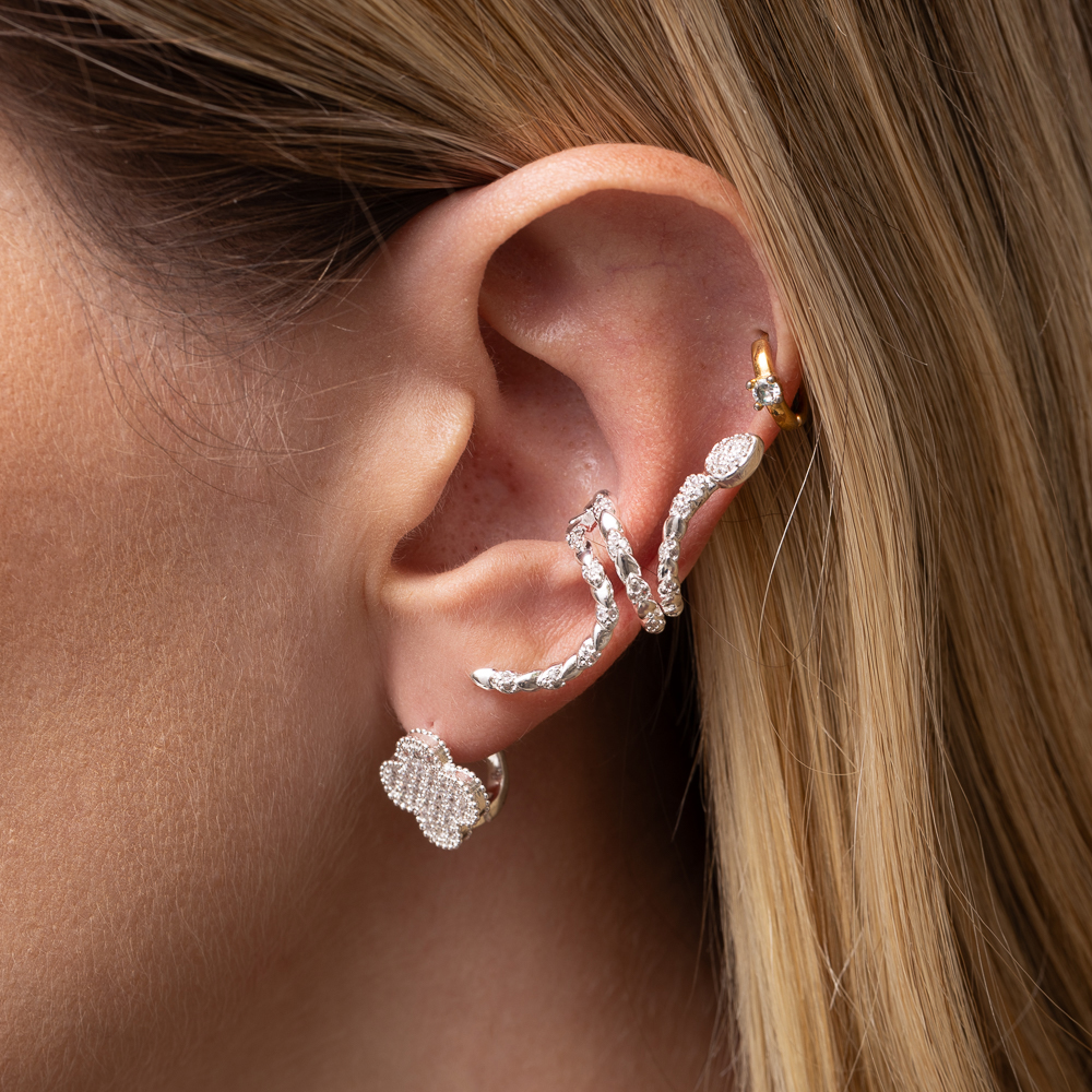 BRINCO ARGOLA VIRGINIA CRAVEJADA COM ZIRCÔNIAS BANHO PRATA