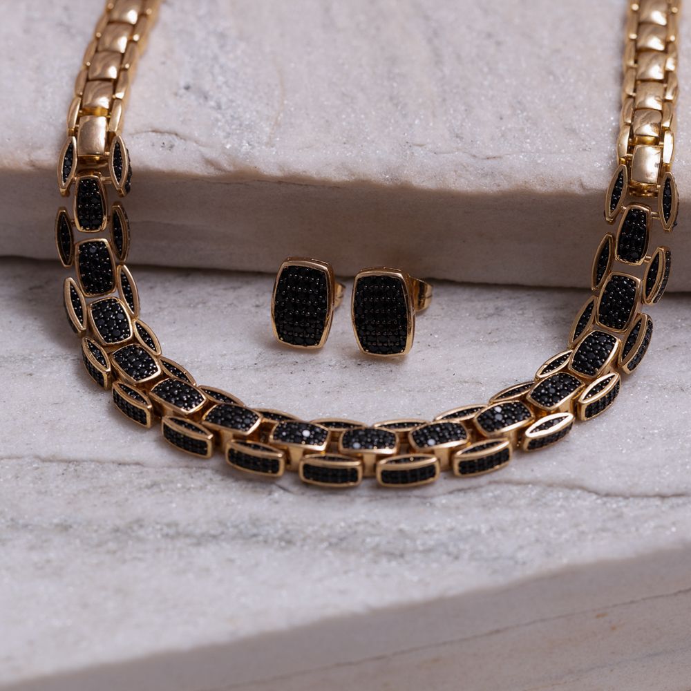 CONJUNTO GARGANTILHA E BRINCO COM ZIRCÔNIAS NEGRAS BANHO OURO 18K