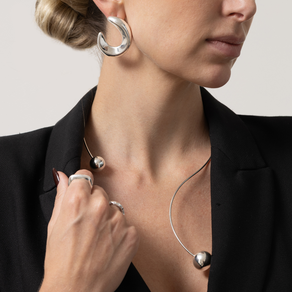 BRINCO GRANDE LISO PINO LATERAL BANHO PRATA