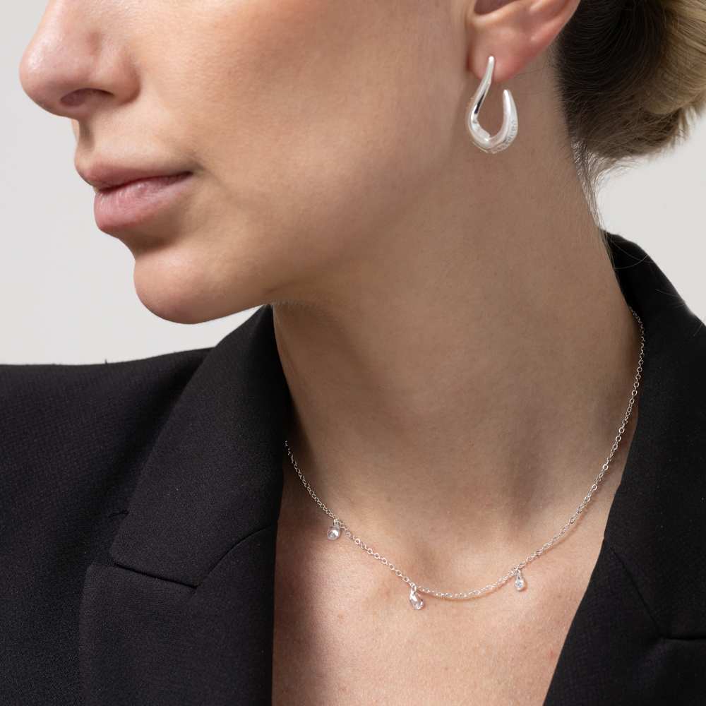 BRINCO CLÁSSICO CRAVEJADO BANHO PRATA