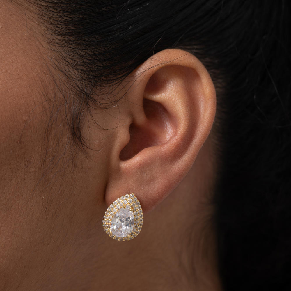 BRINCO GOTA CRAVEJADA CRISTAL BANHO OURO 18K