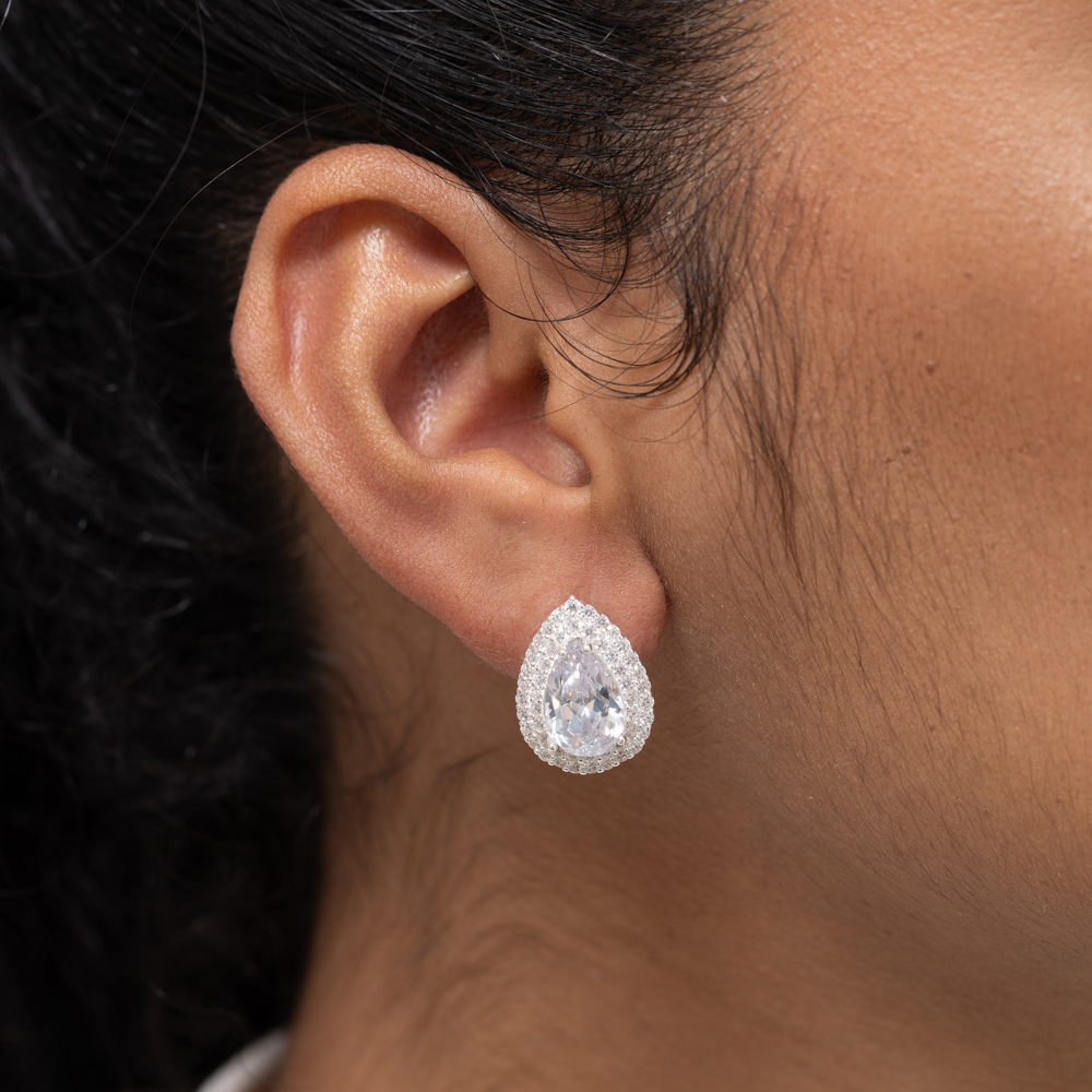 BRINCO GOTA CRAVEJADA CRISTAL BANHO PRATA