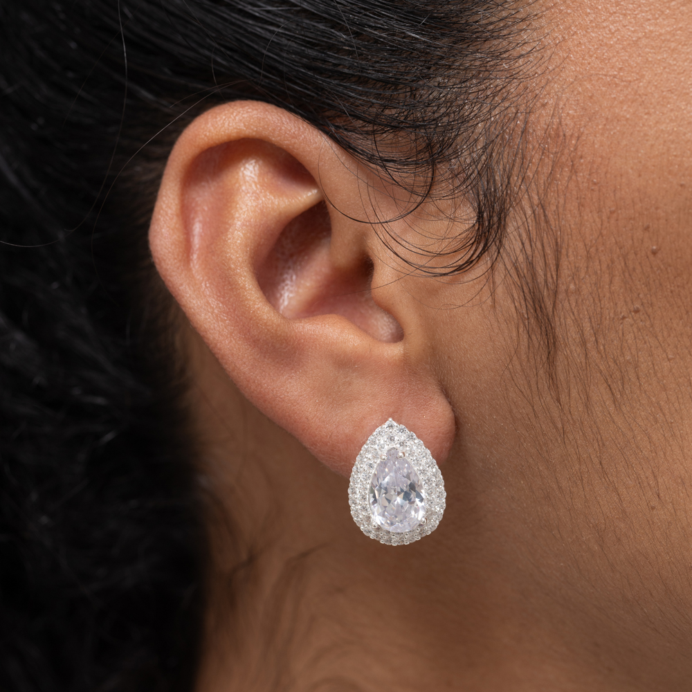 BRINCO GOTA CRAVEJADA CRISTAL BANHO PRATA