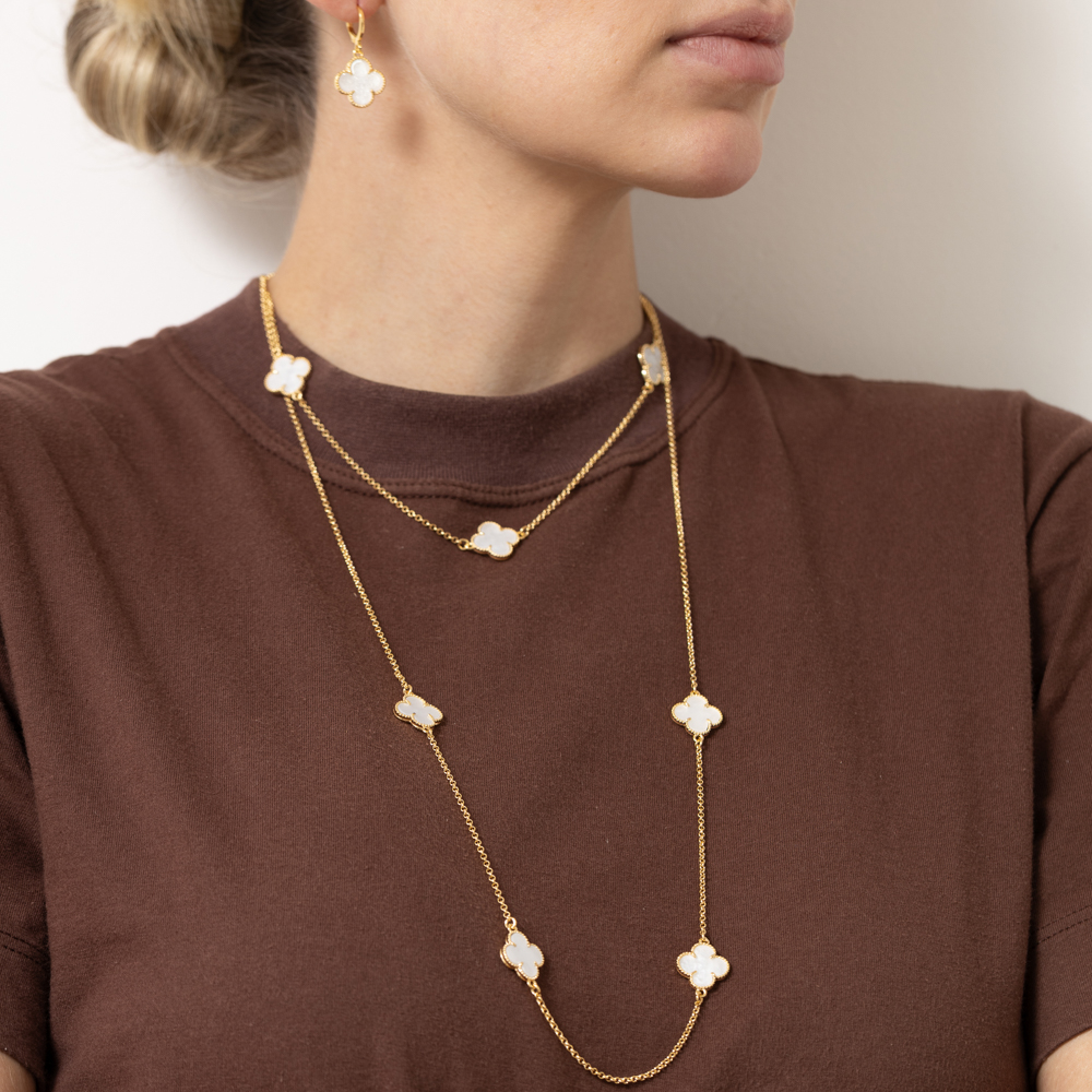 COLAR LONGO TREVO BRANCO PEROLIZADO BANHO OURO 18K