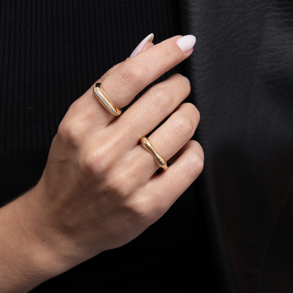 ANEL QUADRADO ABAULADO COM ZIRCÔNIAS BANHO OURO 18K