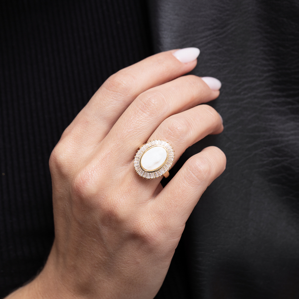 ANEL NOSSA SENHORA MADRE PÉROLA COM ZIRCÔNIAS BANHO OURO 18K