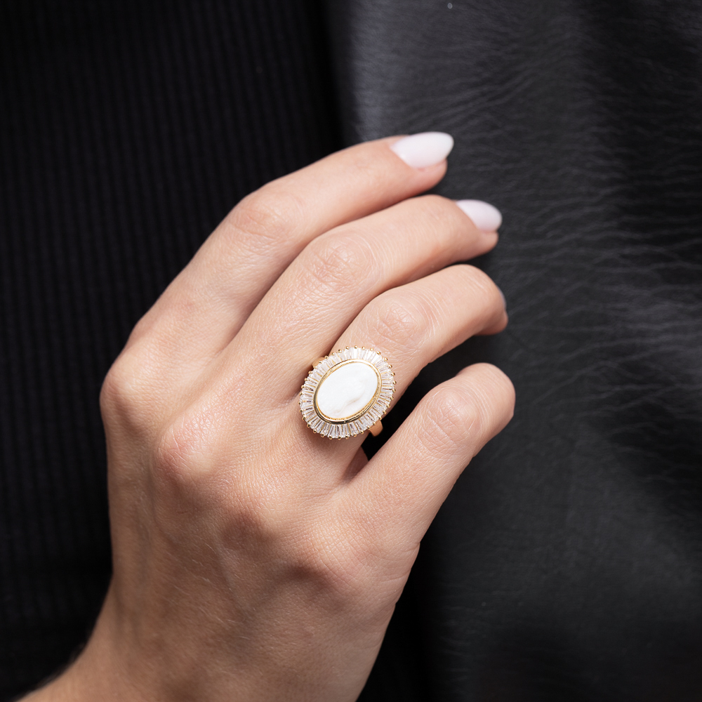 ANEL NOSSA SENHORA MADRE PÉROLA COM ZIRCÔNIAS BANHO OURO 18K