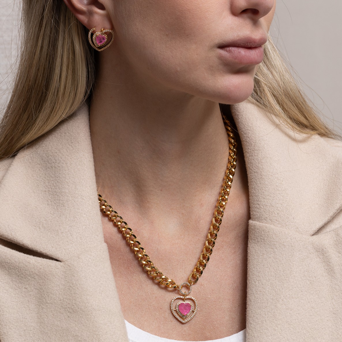 CONJUNTO CORAÇÃO COM PEDRA PINK BANHO OURO 18K