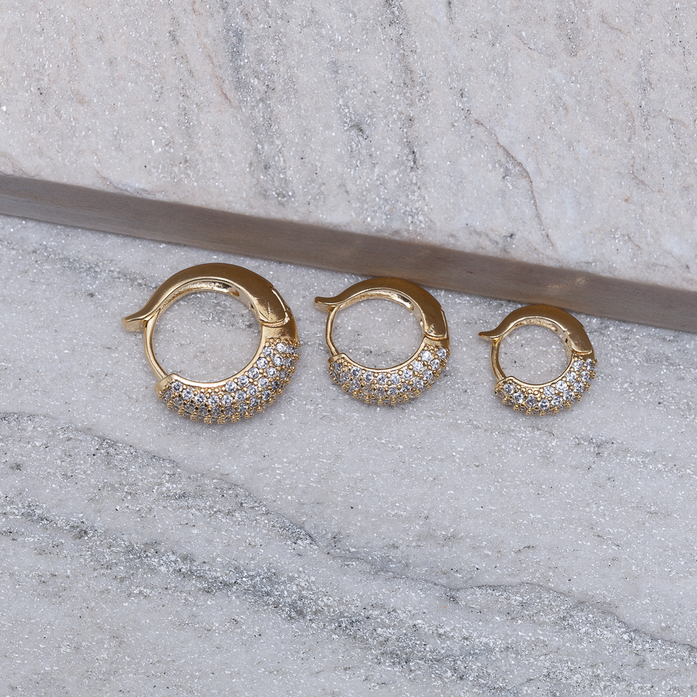BRINCO ARGOLA SEMI HARPA M CRAVEJADA BANHO OURO 18K