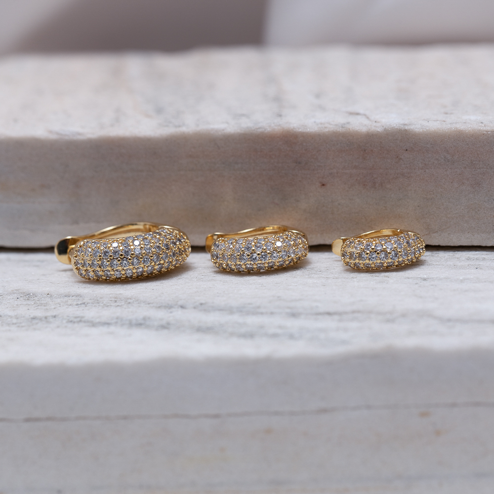 BRINCO ARGOLA SEMI HARPA G CRAVEJADA BANHO OURO 18K