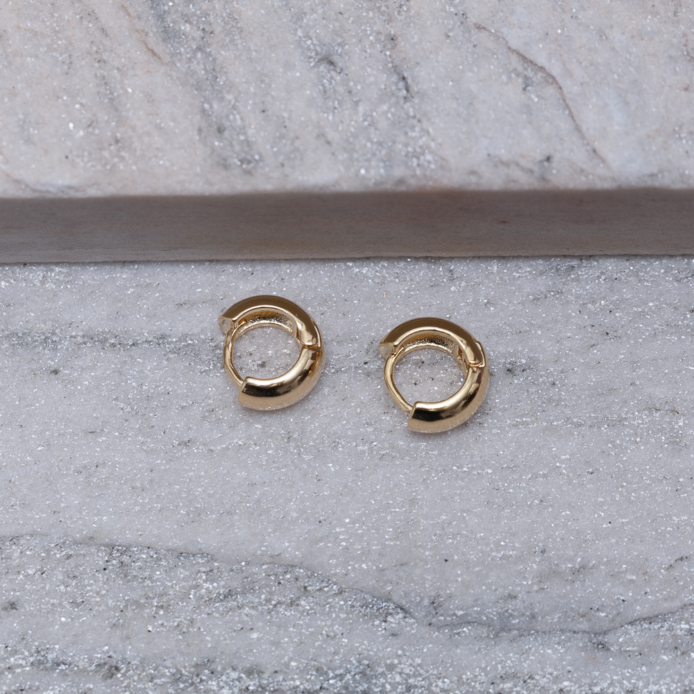 BRINCO ARGOLA LISA P ABAULADA BANHO OURO 18K