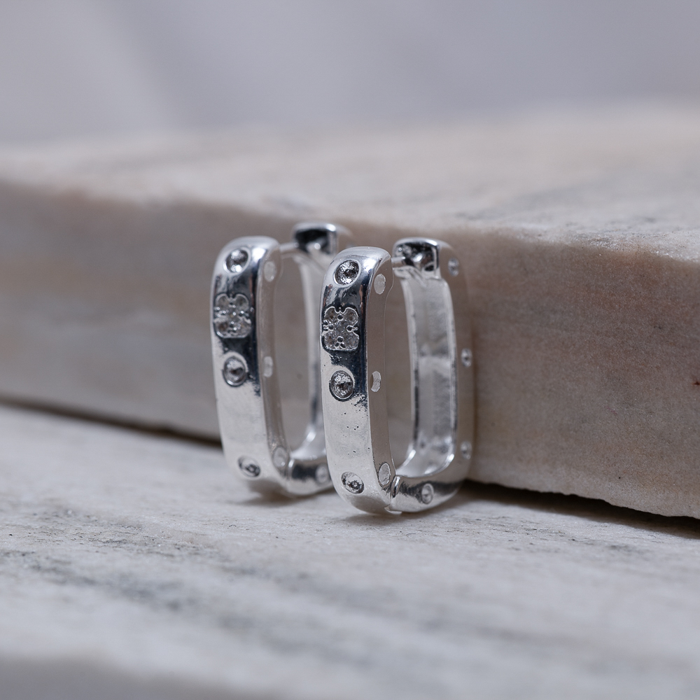BRINCO ARGOLA CARTIER COM CRISTAIS BANHO PRATA