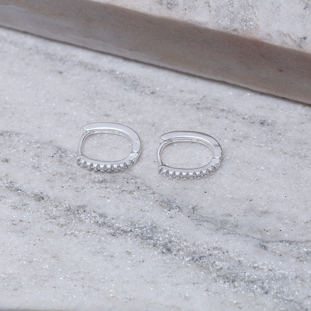 BRINCO ARGOLA OVAL FINA CRAVEJADA BANHO PRATA