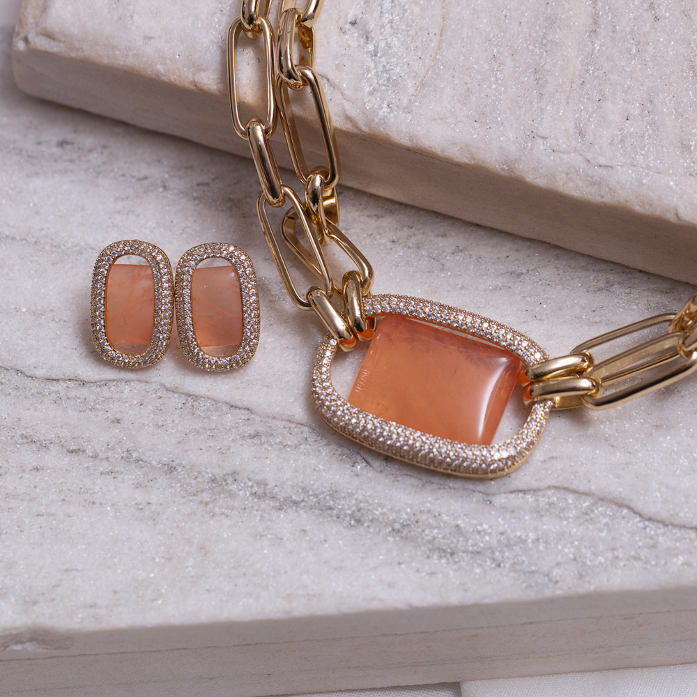 CONJUNTO ELOS COM PEDRA GOIABA GRANDE BANHO OURO 18K