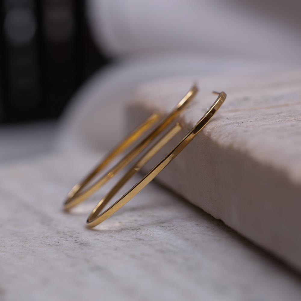 BRINCO ARGOLA OVAL MINIMALISTA BANHO OURO 18K