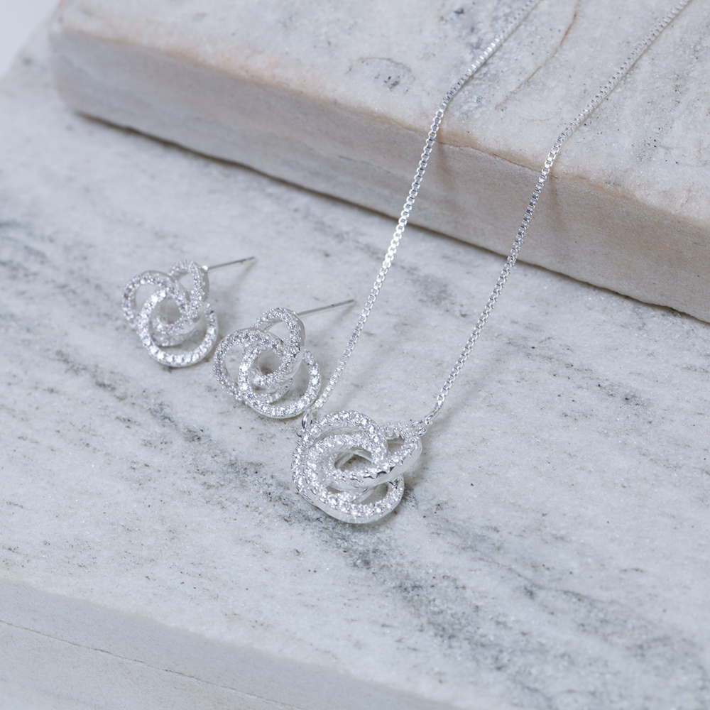 CONJUNTO CÍRCULO TRIPLO CRAVEJADO BANHO PRATA