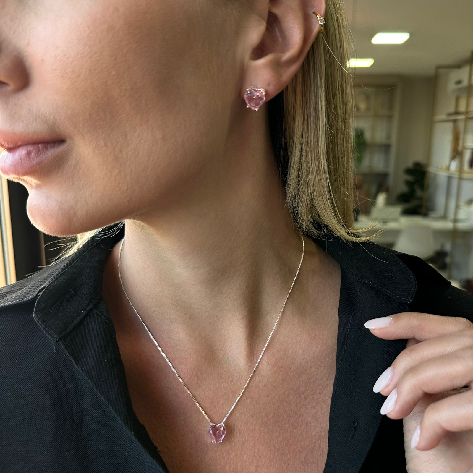 CONJUNTO CORAÇÃO PONTO DE LUZ ROSA CLARO BANHO PRATA