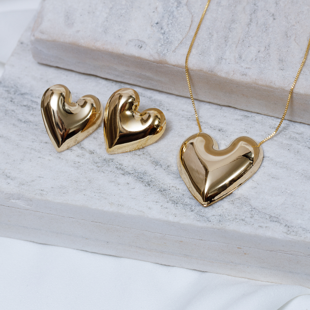 CONJUNTO CORAÇÃO GRANDE ABAULADO LISO BANHO OURO 18K