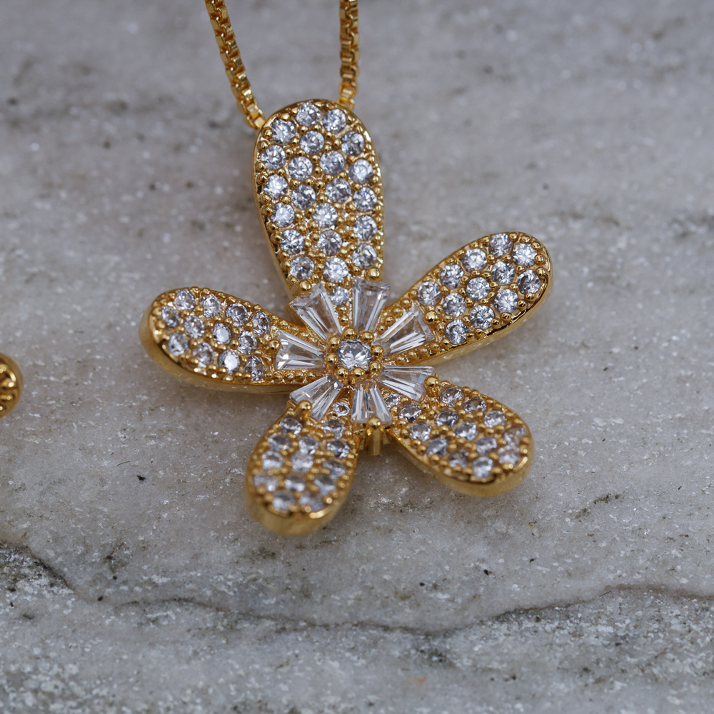 CONJUNTO FLOR DE GÉRBERA BANHO OURO 18K