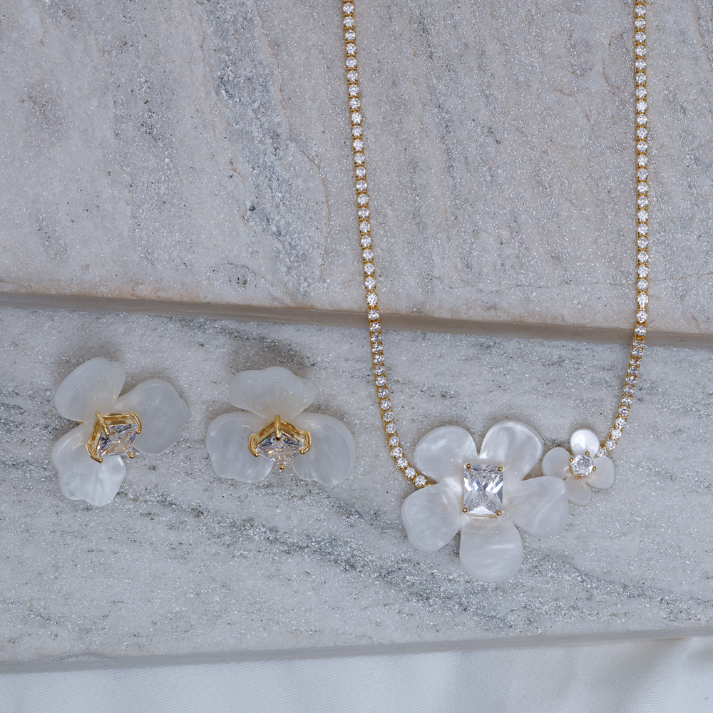 CONJUNTO FLOR LÍRIO BRANCO BANHO OURO 18K