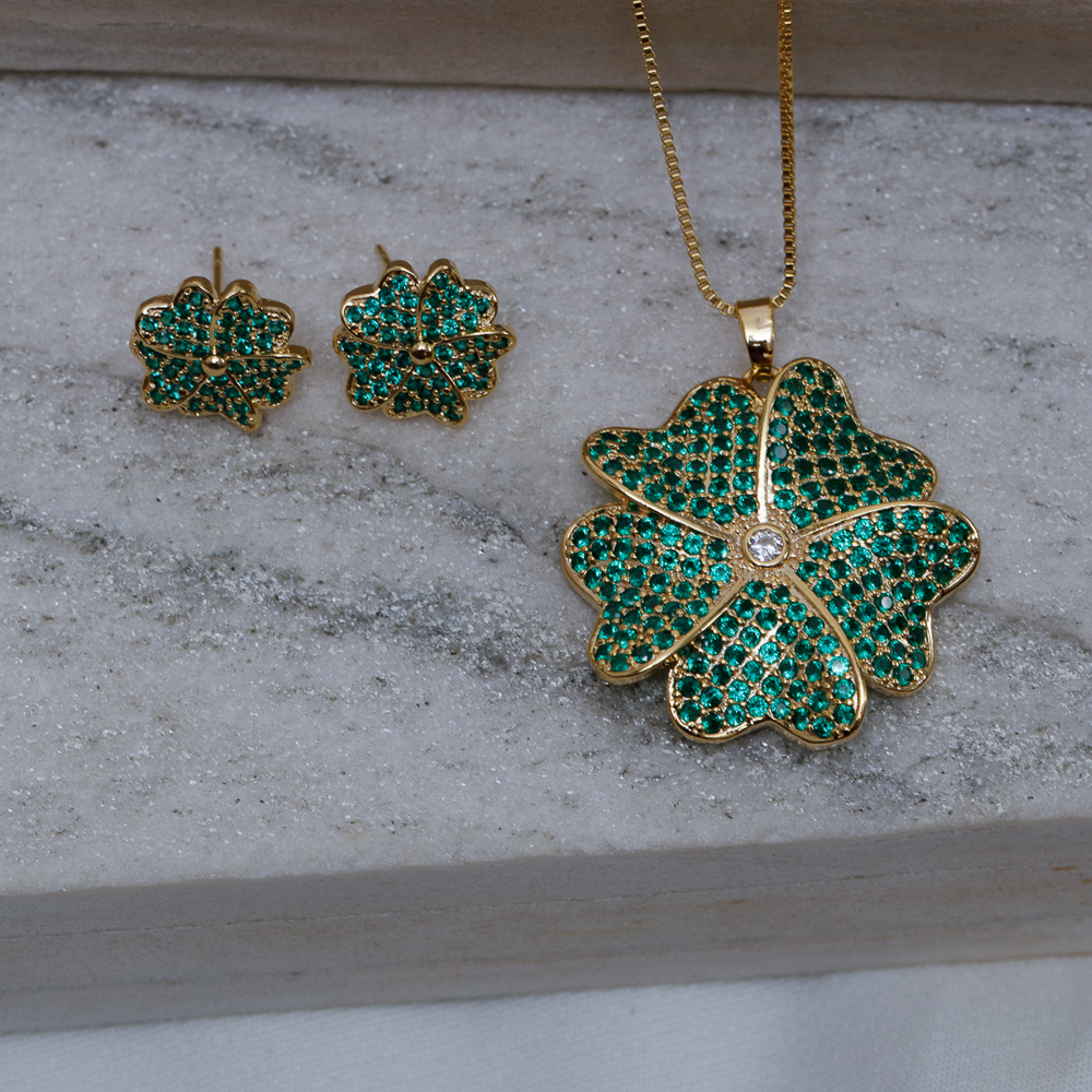 CONJUNTO FLOR DE AZALÉIA ESMERALDA BANHO OURO 18K