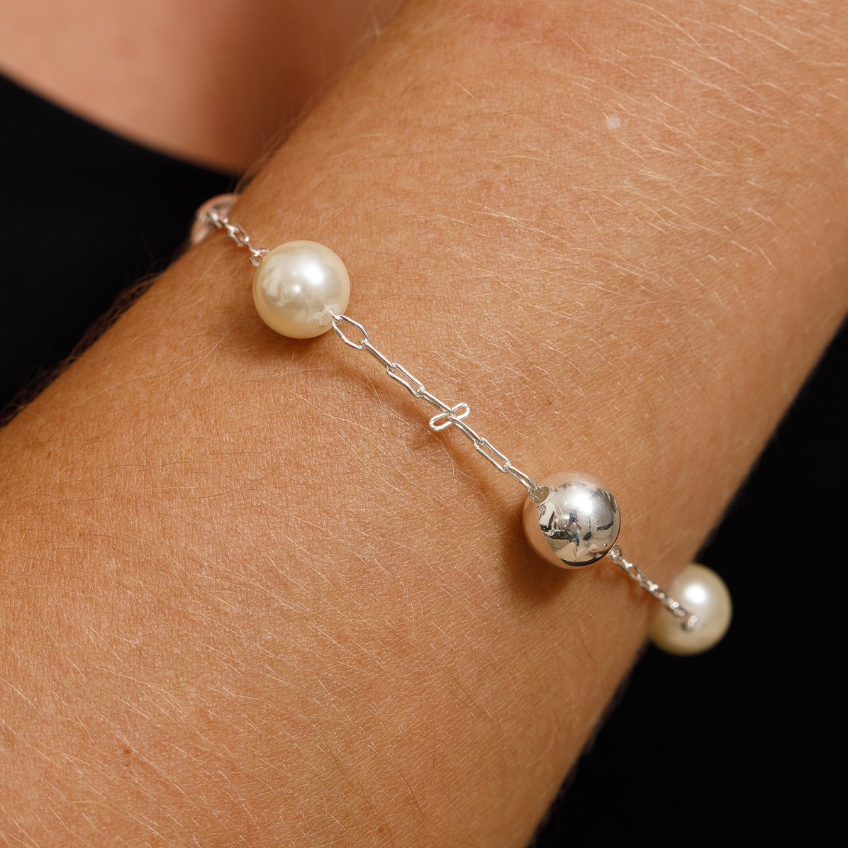 PULSEIRA BOLA LISA E COM PÉROLAS BANHO PRATA