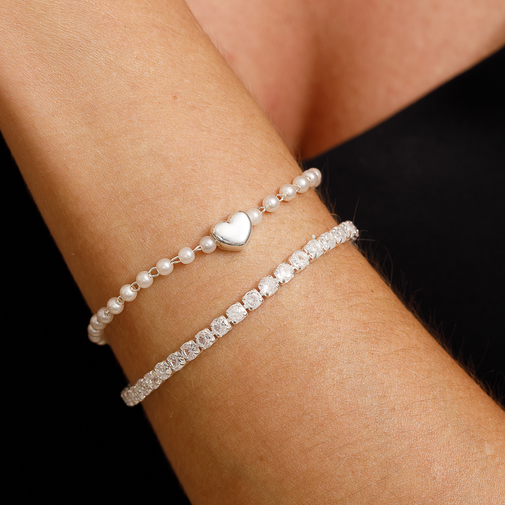 PULSEIRA PÉROLA COM CORAÇÃO LISO BANHO PRATA