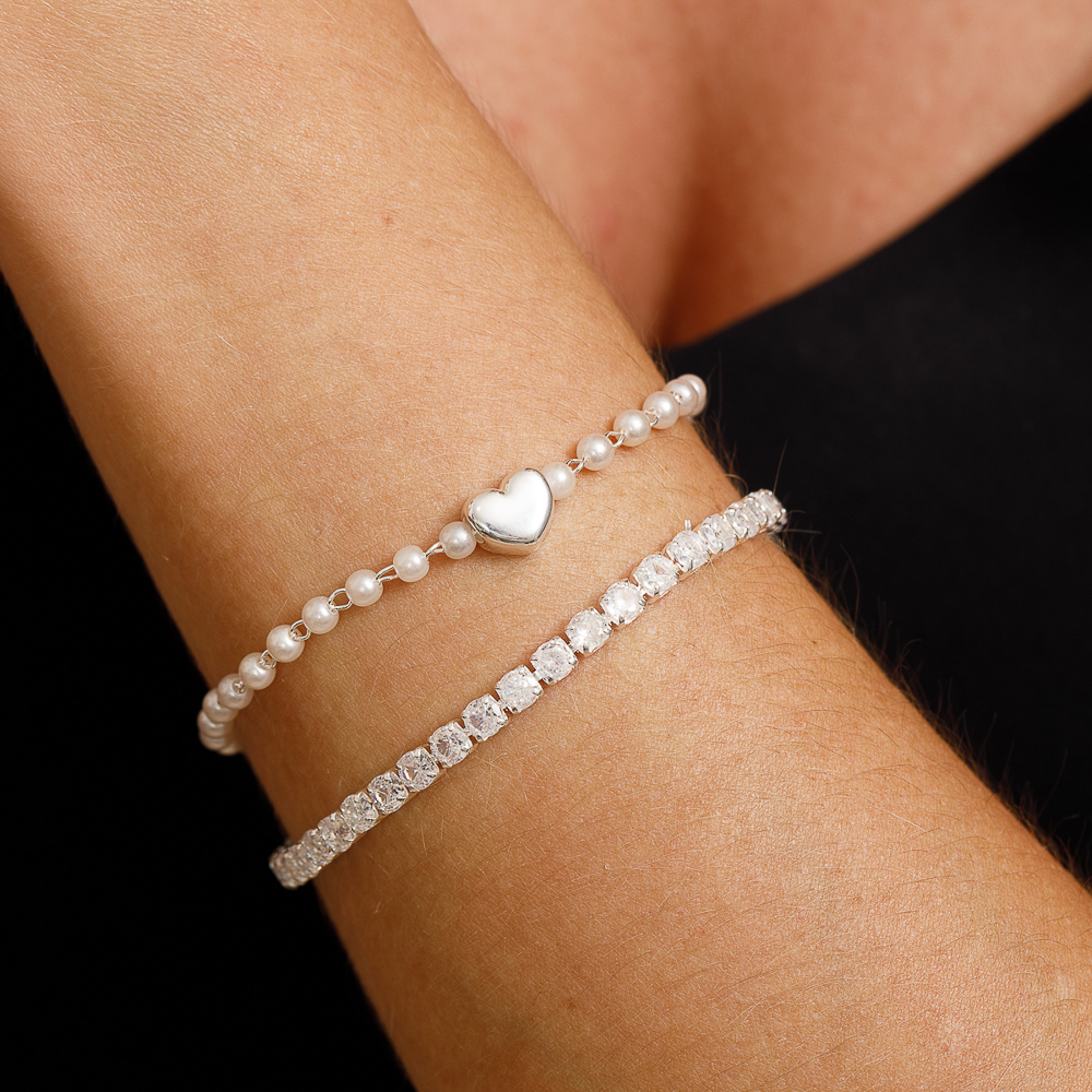 PULSEIRA PÉROLA COM CORAÇÃO LISO BANHO PRATA